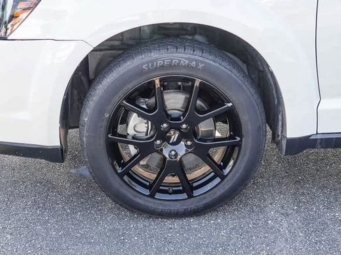 Used 2018 Dodge Journey SXT w/ Blacktop Package image 9