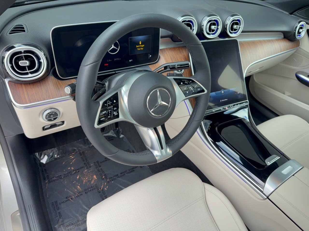 Used 2023 Mercedes-Benz C 300 Sedan image 4