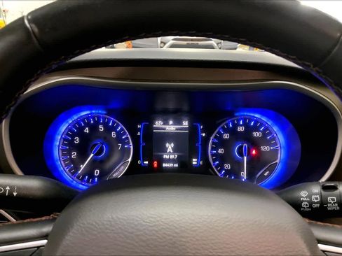 Used 2018 Chrysler Pacifica Touring-L image 25