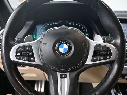 Used 2022 BMW X7 M50i image 11