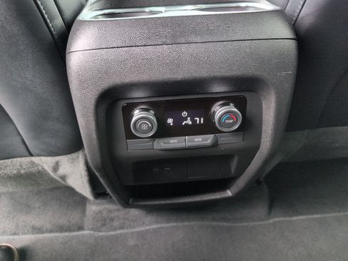 Used 2025 Buick Enclave Preferred FWD image 30