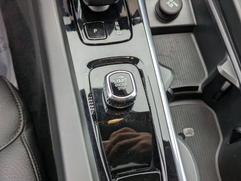 Certified 2025 Volvo V60 B5 Cross Country Plus image 19