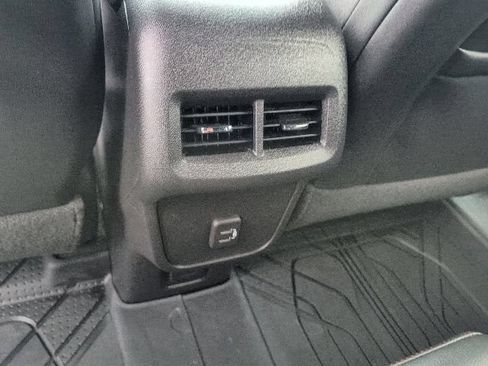 Used 2023 Chevrolet Equinox RS FWD image 36