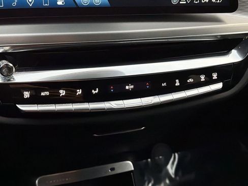 Used 2025 Cadillac Lyriq Luxury image 11