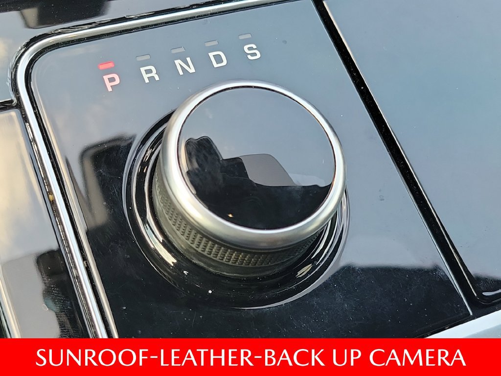Used 2018 Land Rover Range Rover Velar R-Dynamic SE AWD/4WD image 36
