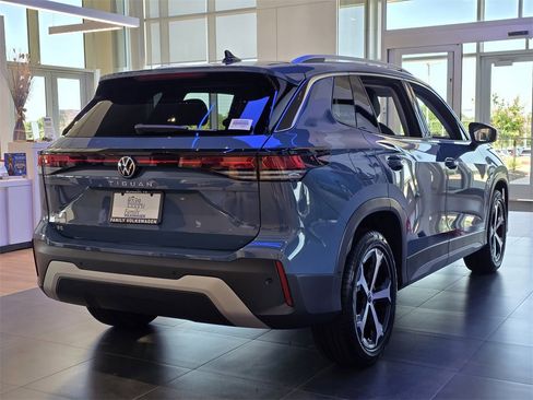 New 2025 Volkswagen Tiguan SE image 4