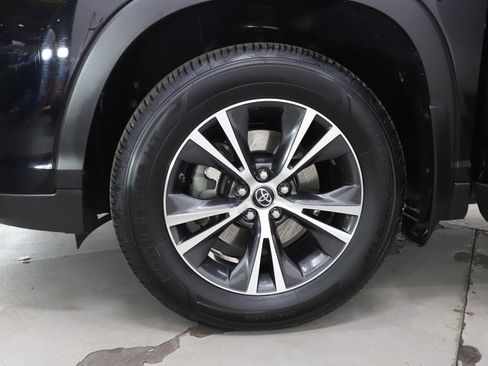 Used 2019 Toyota Highlander LE image 30