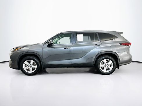 Used 2024 Toyota Highlander LE image 4