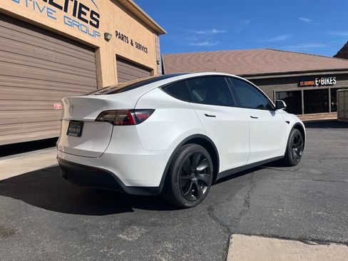 Used 2024 Tesla Model Y Long Range RWD image 32