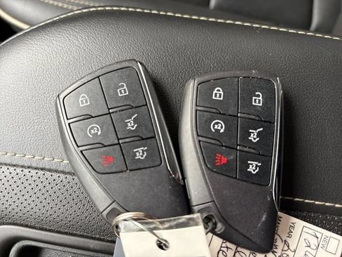 Used 2024 GMC Yukon SLT AWD/4WD image 23