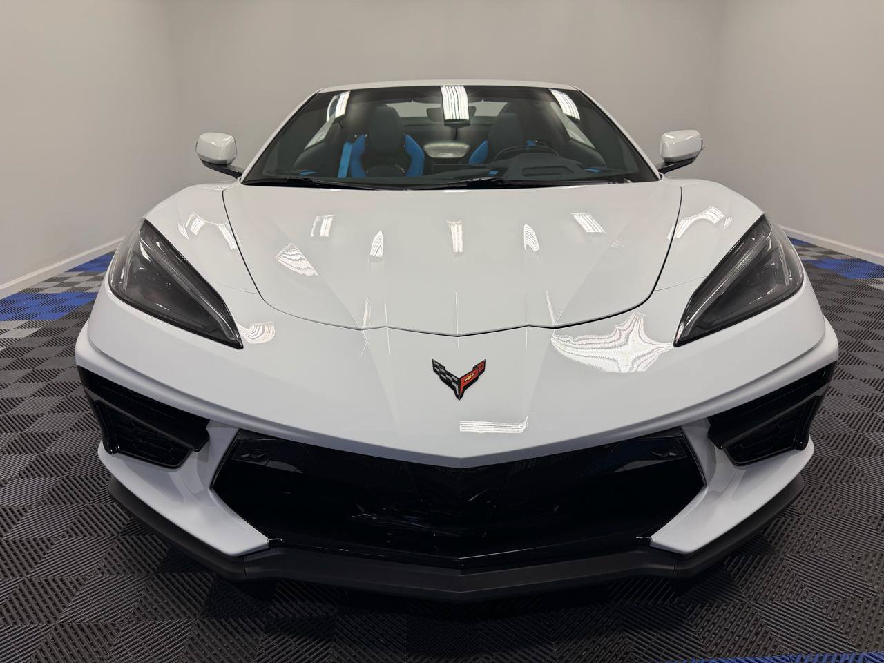 Used 2022 Chevrolet Corvette Stingray Premium Conv w/ Z51 Performance Package RWD image 2