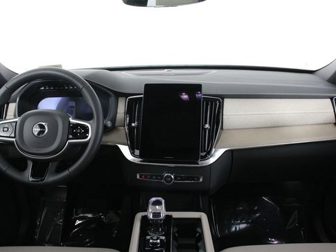 Certified 2025 Volvo XC90 B6 Plus w/ Protection Package Premier image 7