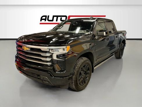 Used 2025 Chevrolet Silverado 1500 High Country w/ Midnight Edition AWD/4WD image 3