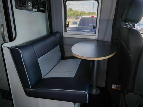 Used 2021 Mercedes-Benz Sprinter 2500 image 35