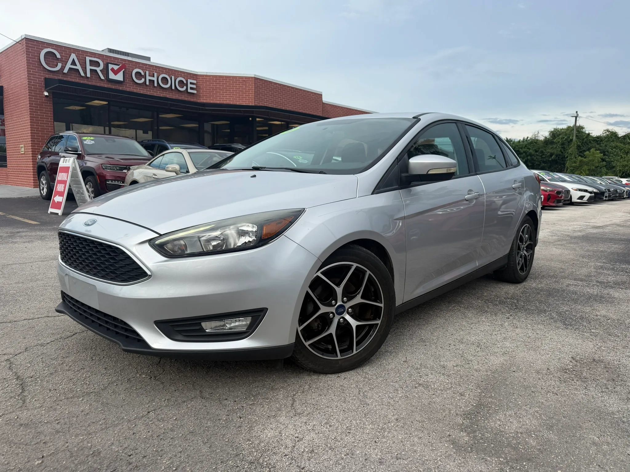 Used 2018 Ford Focus SEL FWD image 1