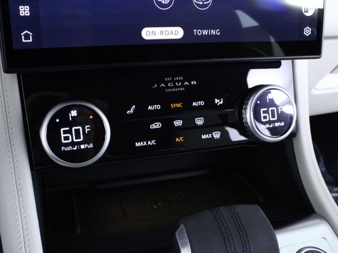 Used 2026 Jaguar F-PACE R-Dynamic S image 29
