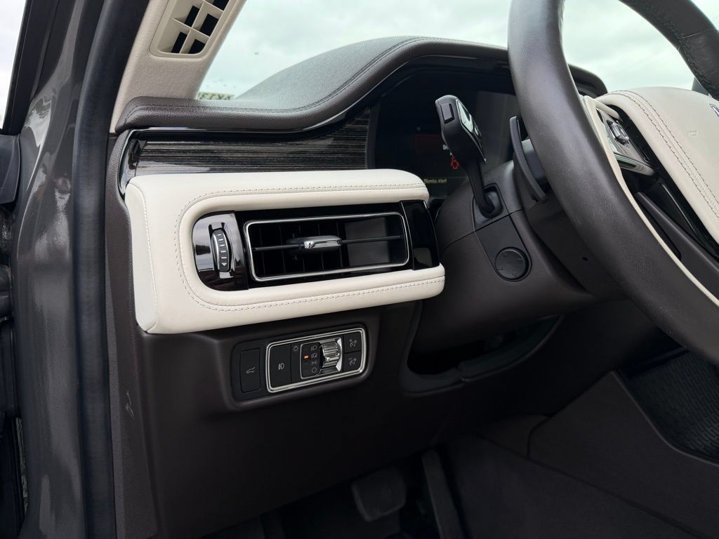 Used 2023 Lincoln Aviator Black Label w/ Dynamic Handling Package AWD/4WD image 14