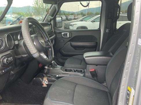 Used 2021 Jeep Wrangler Unlimited Rubicon 4xe w/ Cold Weather Group AWD/4WD image 9