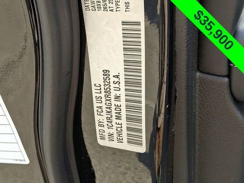 Used 2024 Jeep Grand Cherokee L Laredo image 3