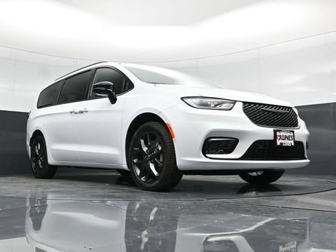 New 2026 Chrysler Pacifica Select w/ S Appearance Package AWD/4WD image 54