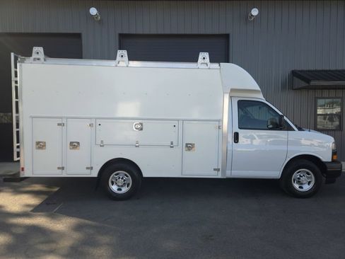 Used 2019 Chevrolet Express 3500 image 5