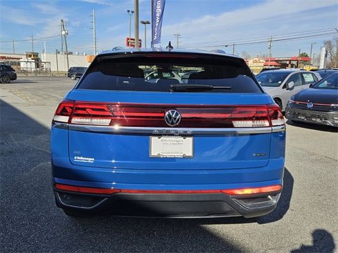 Certified 2025 Volkswagen Atlas Cross Sport SE image 10
