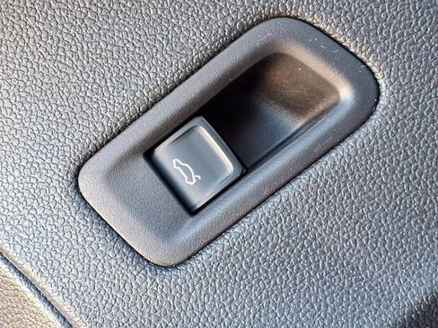 Used 2024 Volkswagen Atlas SE image 19