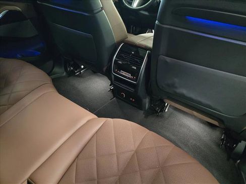 Used 2026 BMW X7 xDrive40i image 11