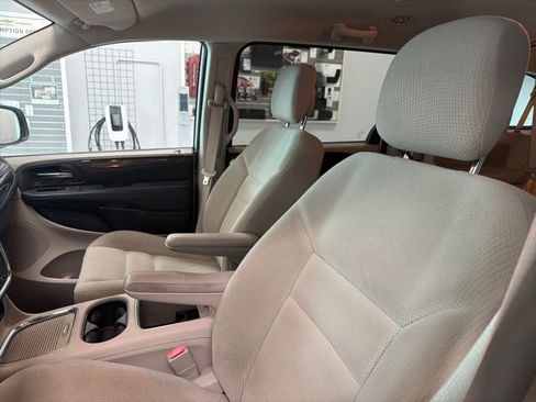 Used 2015 Dodge Grand Caravan SXT FWD image 11