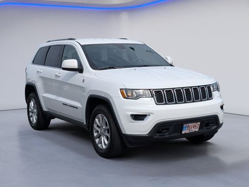 Used 2021 Jeep Grand Cherokee Laredo AWD/4WD image 5