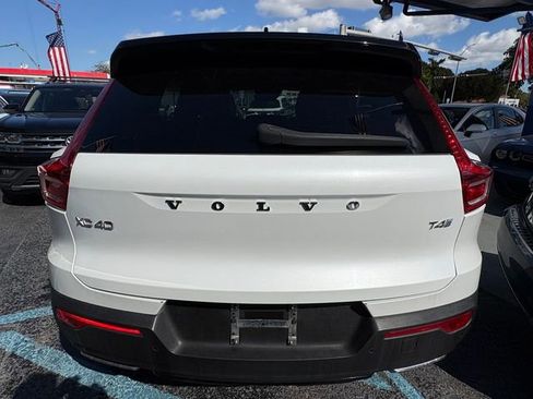 Used 2020 Volvo XC40 T4 R-Design image 8