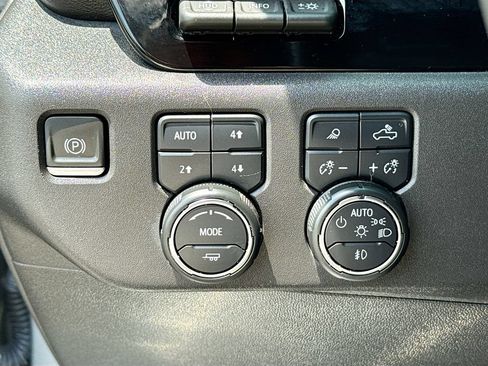 Used 2024 Chevrolet Silverado 1500 ZR2 w/ Technology Package AWD/4WD image 10