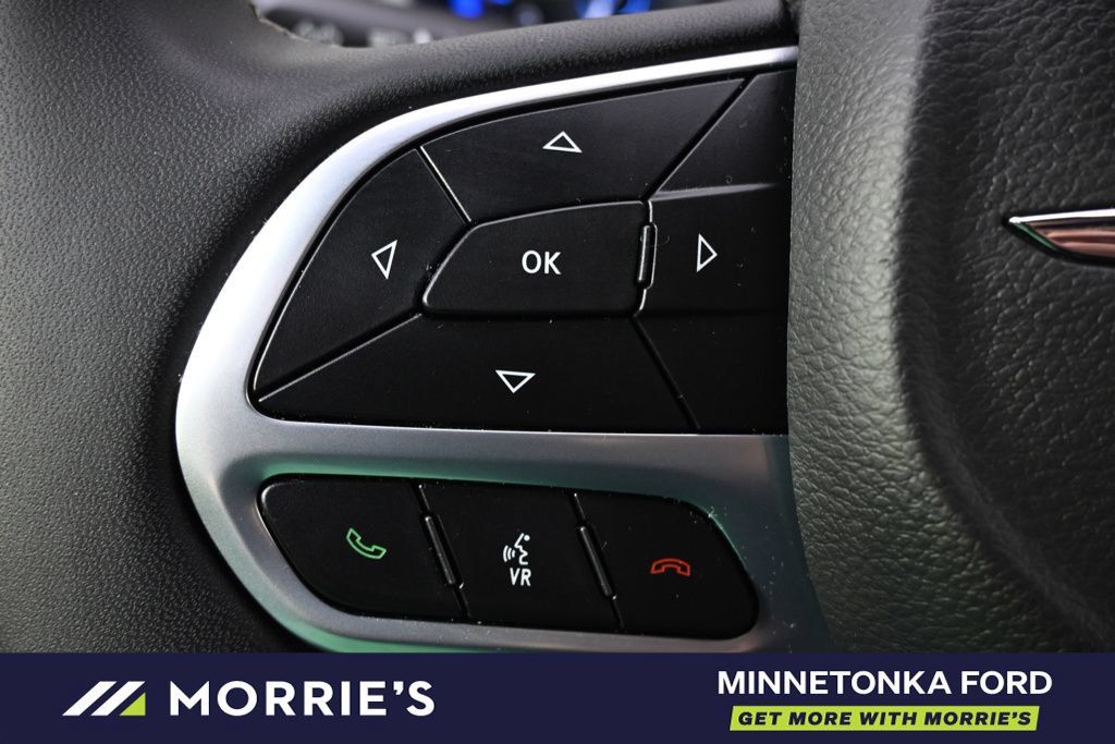 Used 2026 Chrysler Pacifica Select FWD image 36