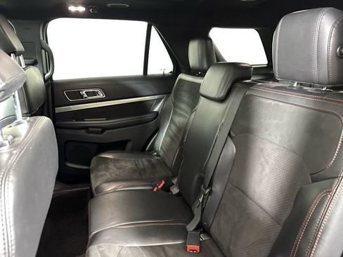 Used 2018 Ford Explorer XLT w/ Equipment Group 202A image 21