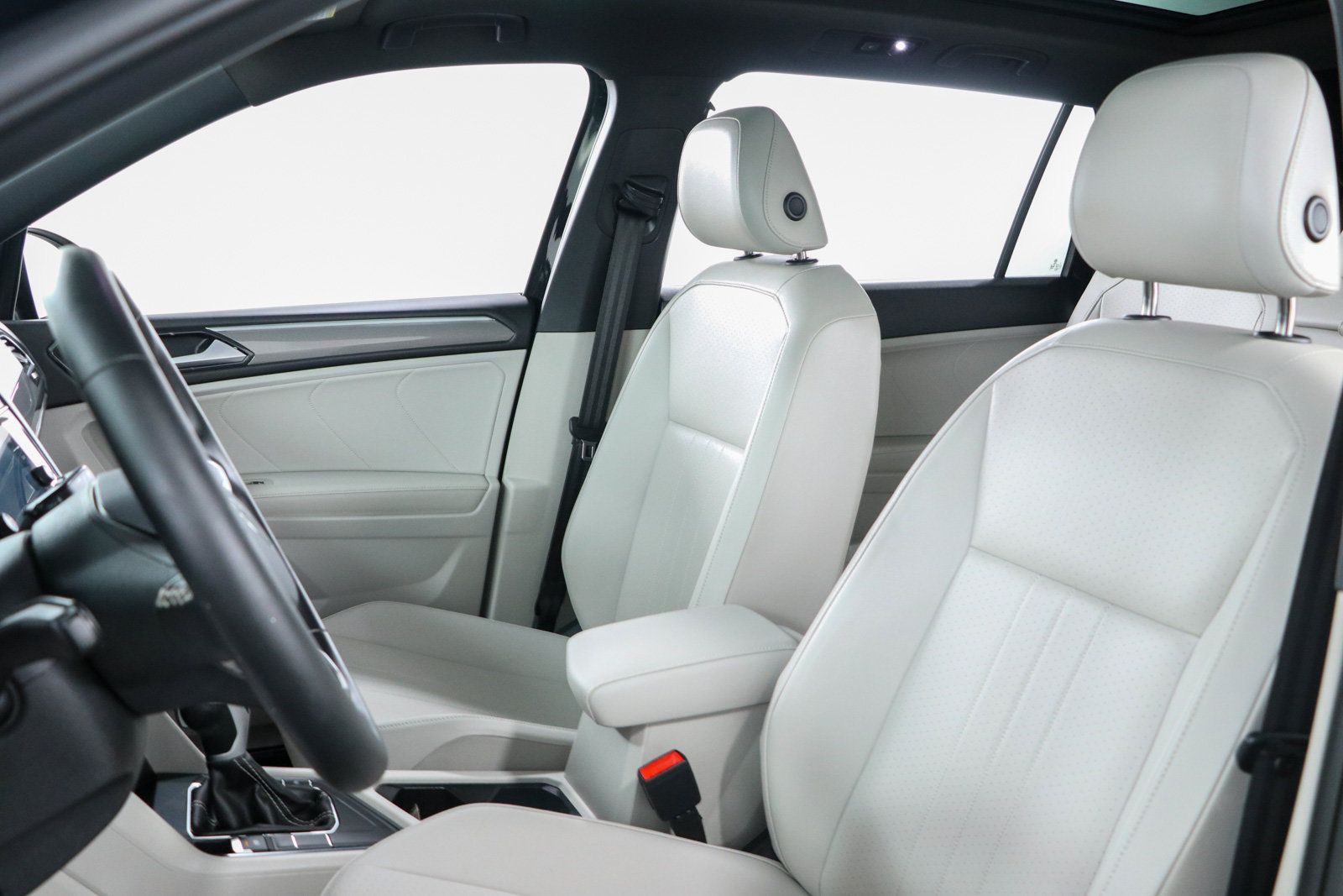 Used 2023 Volkswagen Tiguan SE R-Line FWD image 24