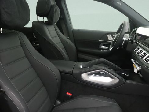 New 2026 Mercedes-Benz GLS 580 4MATIC image 7