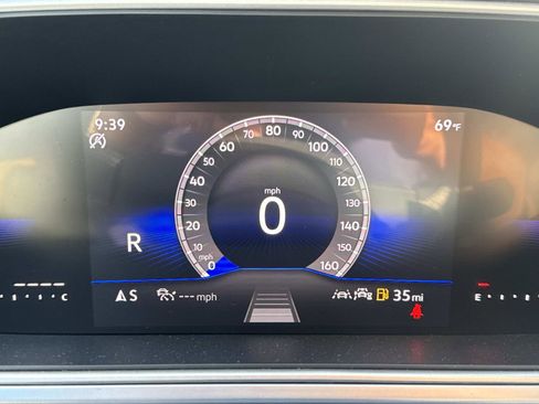 Certified 2025 Volkswagen Taos SE w/ Panoramic Sunroof Package FWD image 29