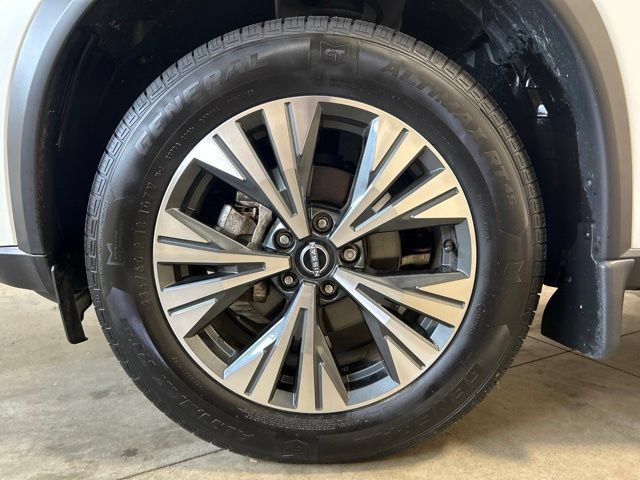 Used 2023 Nissan Rogue SV AWD/4WD image 10