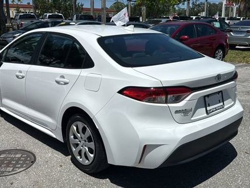 Used 2023 Toyota Corolla LE FWD image 5