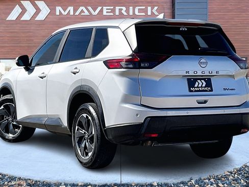 Used 2024 Nissan Rogue SV image 4