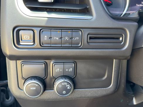 Used 2021 Chevrolet Suburban LS image 21