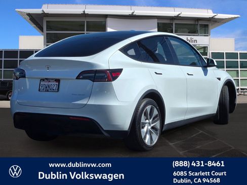 Used 2023 Tesla Model Y Long Range image 4