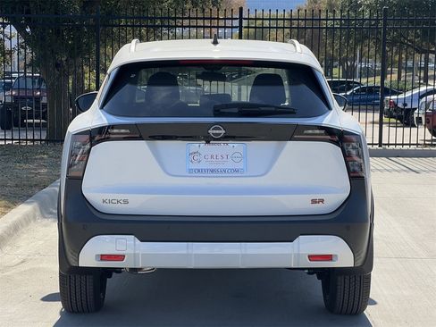 New 2026 Nissan Kicks SR image 5