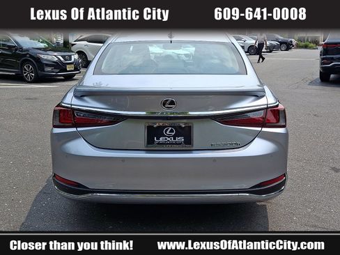 Used 2025 Lexus ES 300h w/ Premium Package FWD image 5