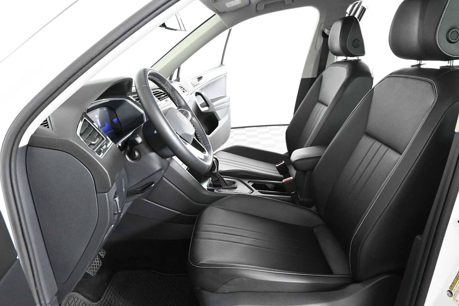 Certified 2022 Volkswagen Tiguan SE FWD image 18
