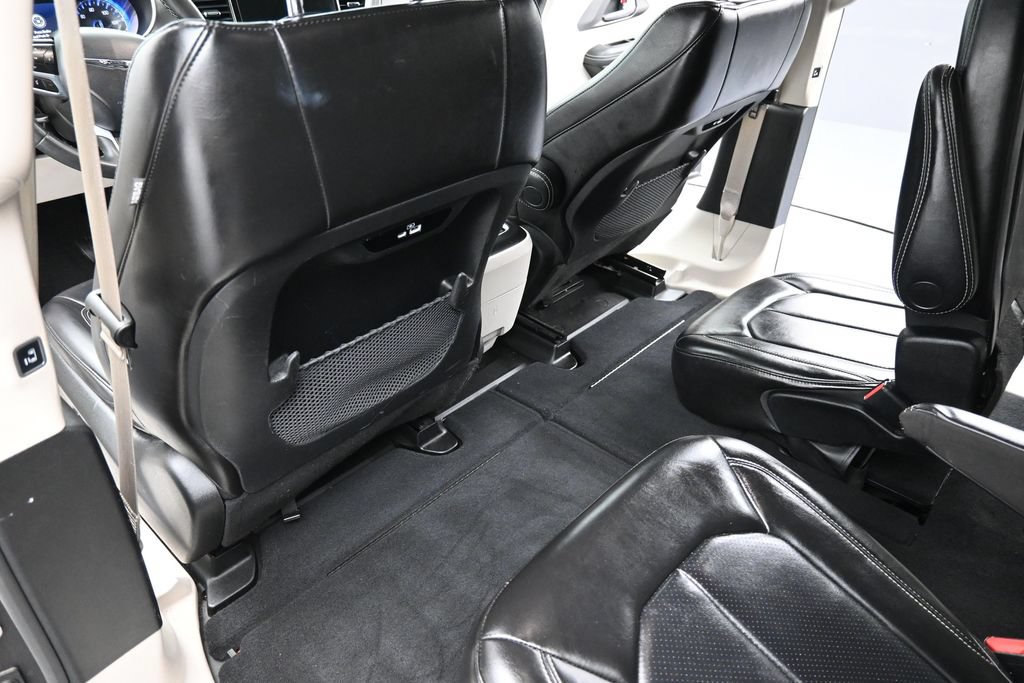 Used 2023 Chrysler Pacifica Touring-L FWD image 25