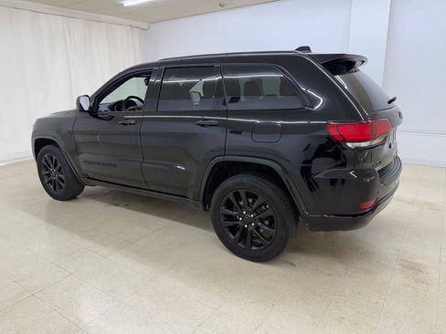Used 2020 Jeep Grand Cherokee Altitude AWD/4WD image 3