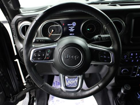 Used 2018 Jeep Wrangler Unlimited Sahara w/ LED Lighting Group AWD/4WD image 17