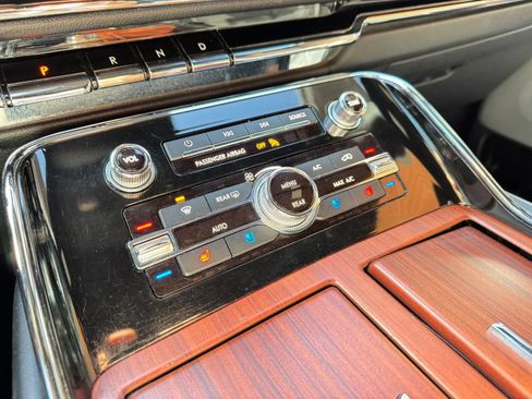 Used 2021 Lincoln Navigator L Reserve AWD/4WD image 19