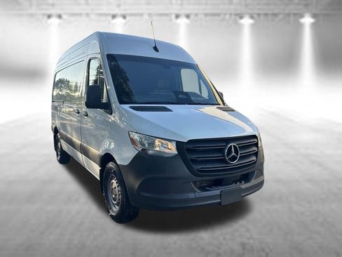 Used 2025 Mercedes-Benz Sprinter 2500 image 2